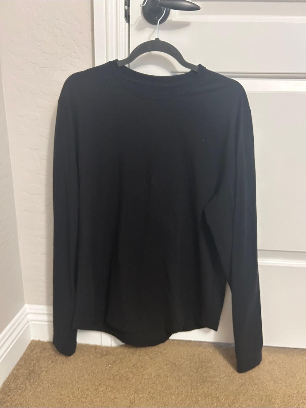 STYLUS Men's Black Long-Sleeve Crewneck Pullover